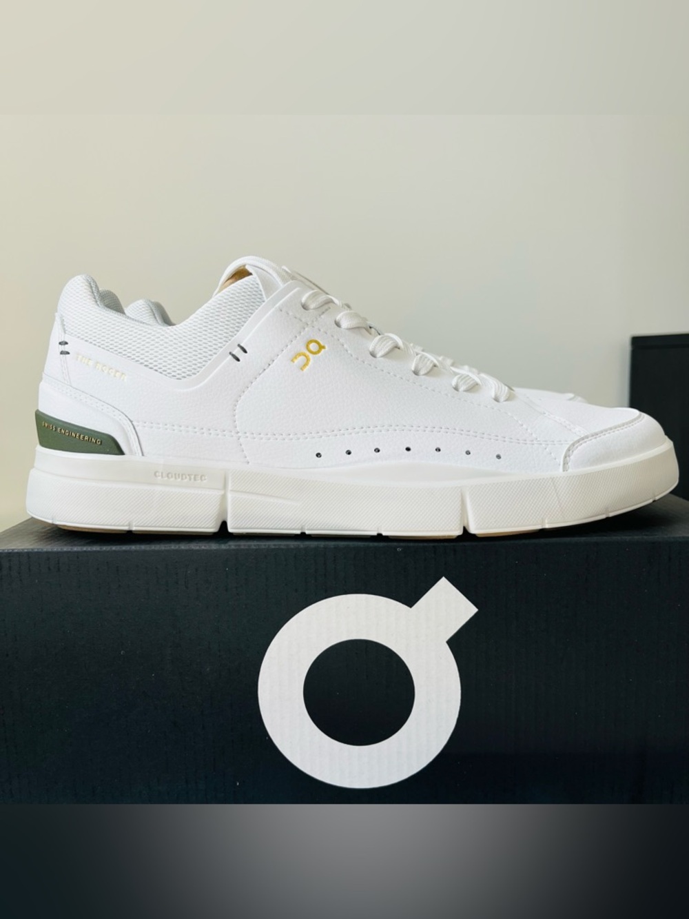 Sz 9.5 ON The Roger Centre Court Men’s Sneakers White/Jungle 48.99448